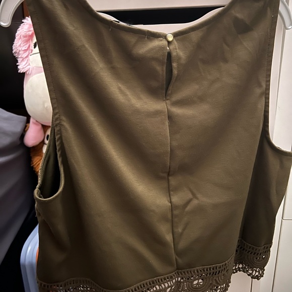 Top - Picture 2 of 2